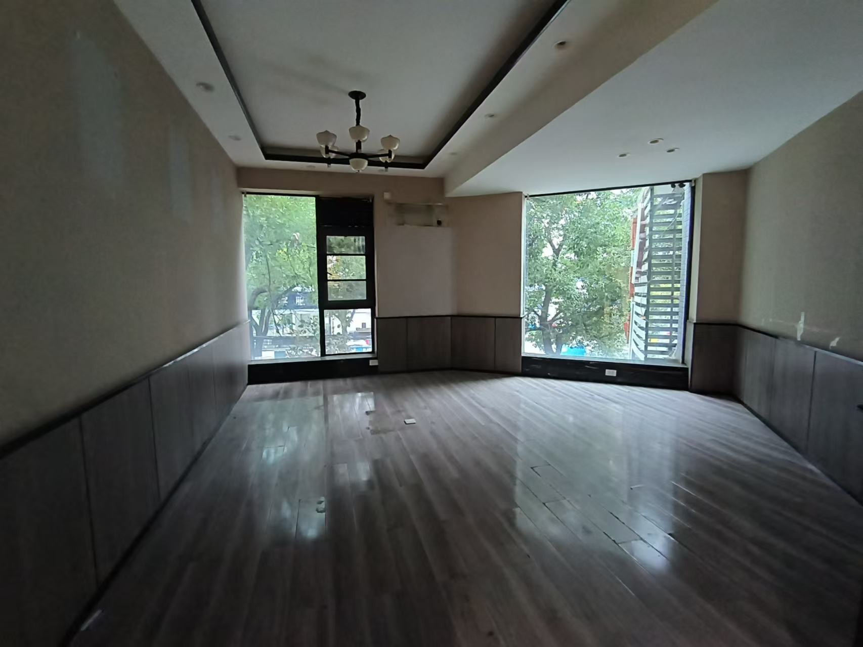 威清路门面房东直租（一楼50平二楼485） 